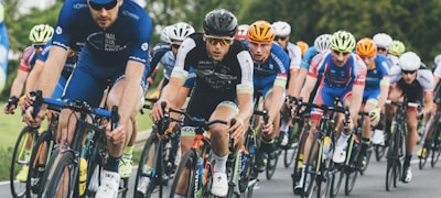 足球战术分析板上的阵型示意图